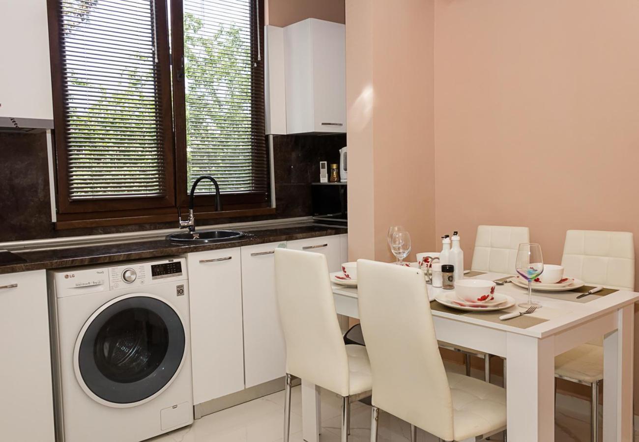 Апартаменти Comfy 1-bedroom In Chayka Neighbourhood By Flat Mаnаger