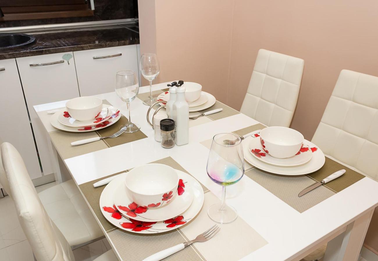 Апартаменти Comfy 1-bedroom In Chayka Neighbourhood By Flat Mаnаger