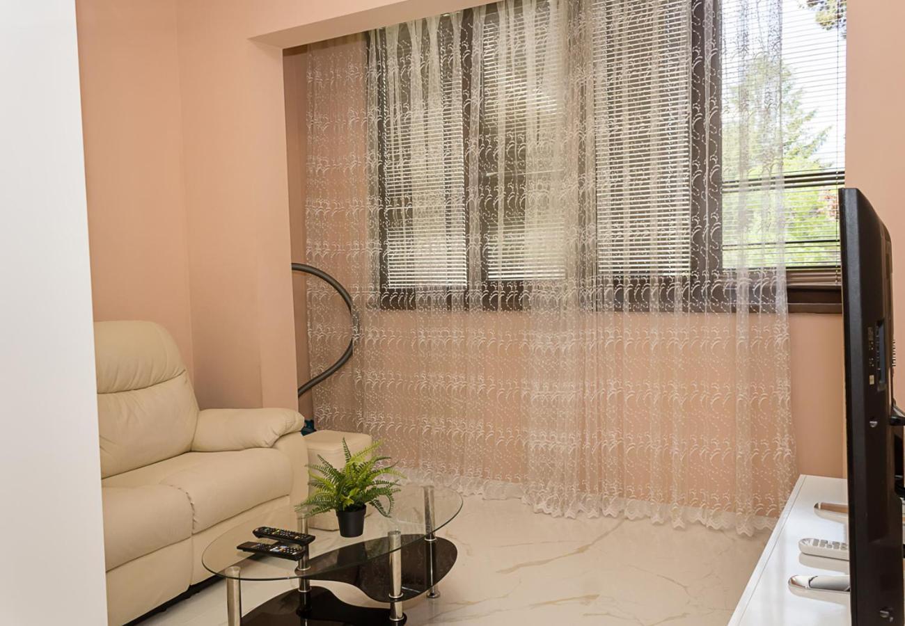 Апартаменти Comfy 1-bedroom In Chayka Neighbourhood By Flat Mаnаger Варна